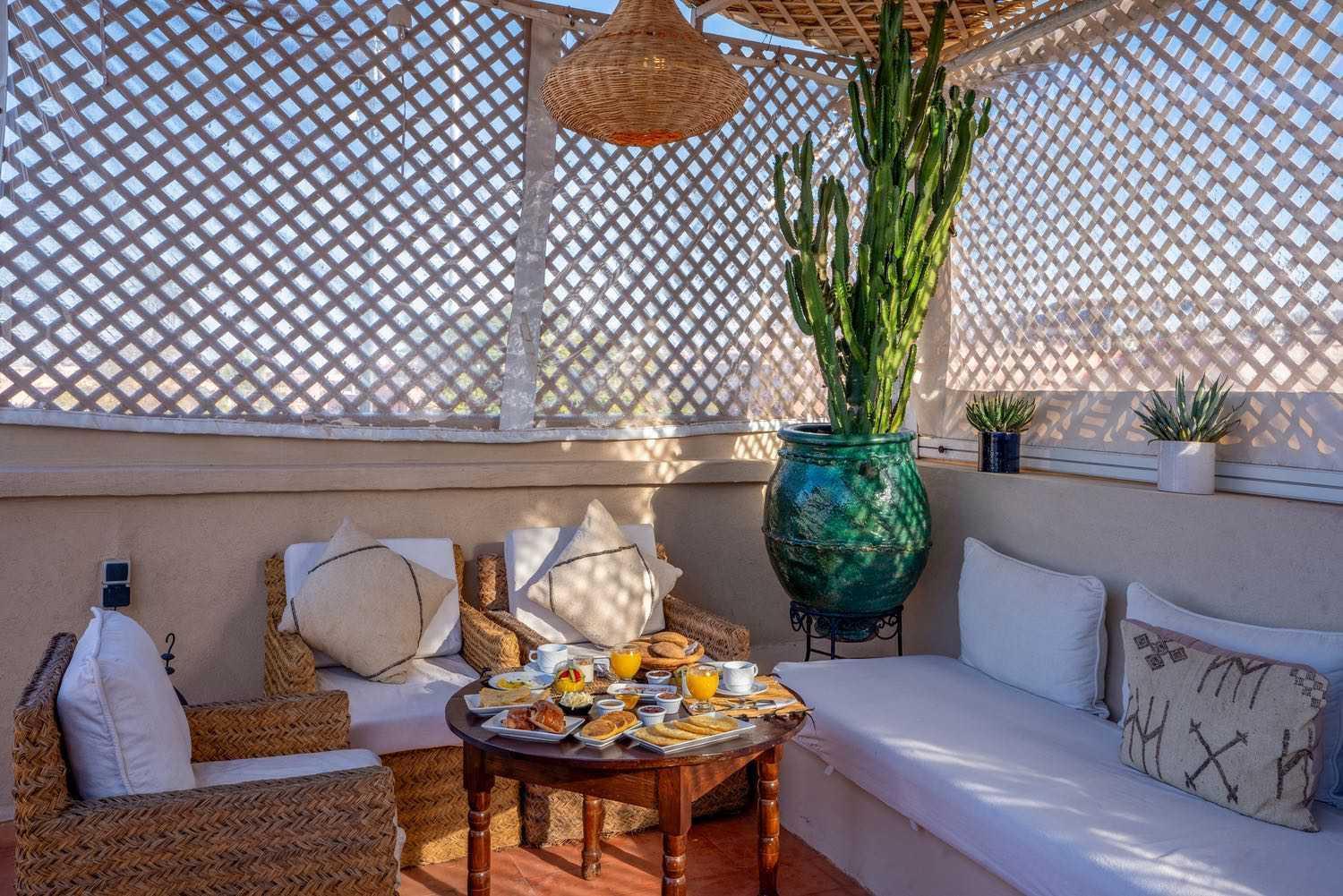 Riad Adika & 4*
