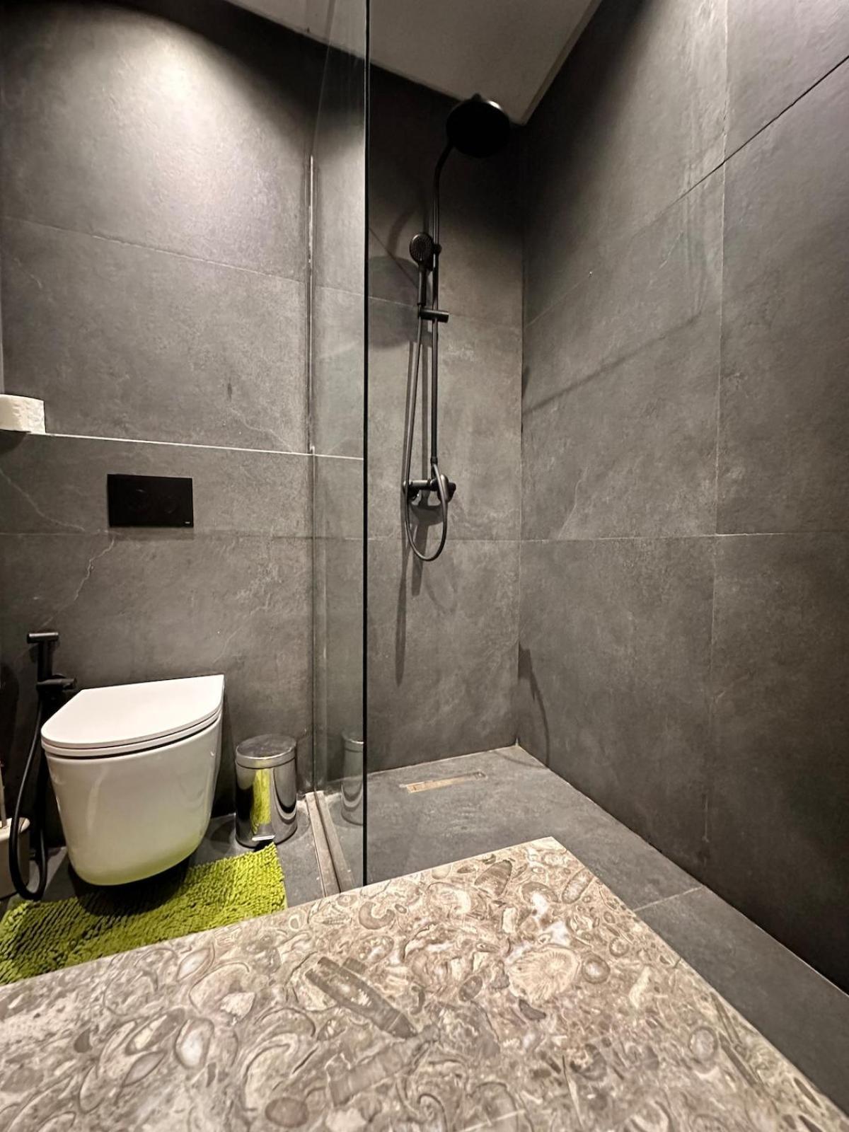 Apartment Standing Centre