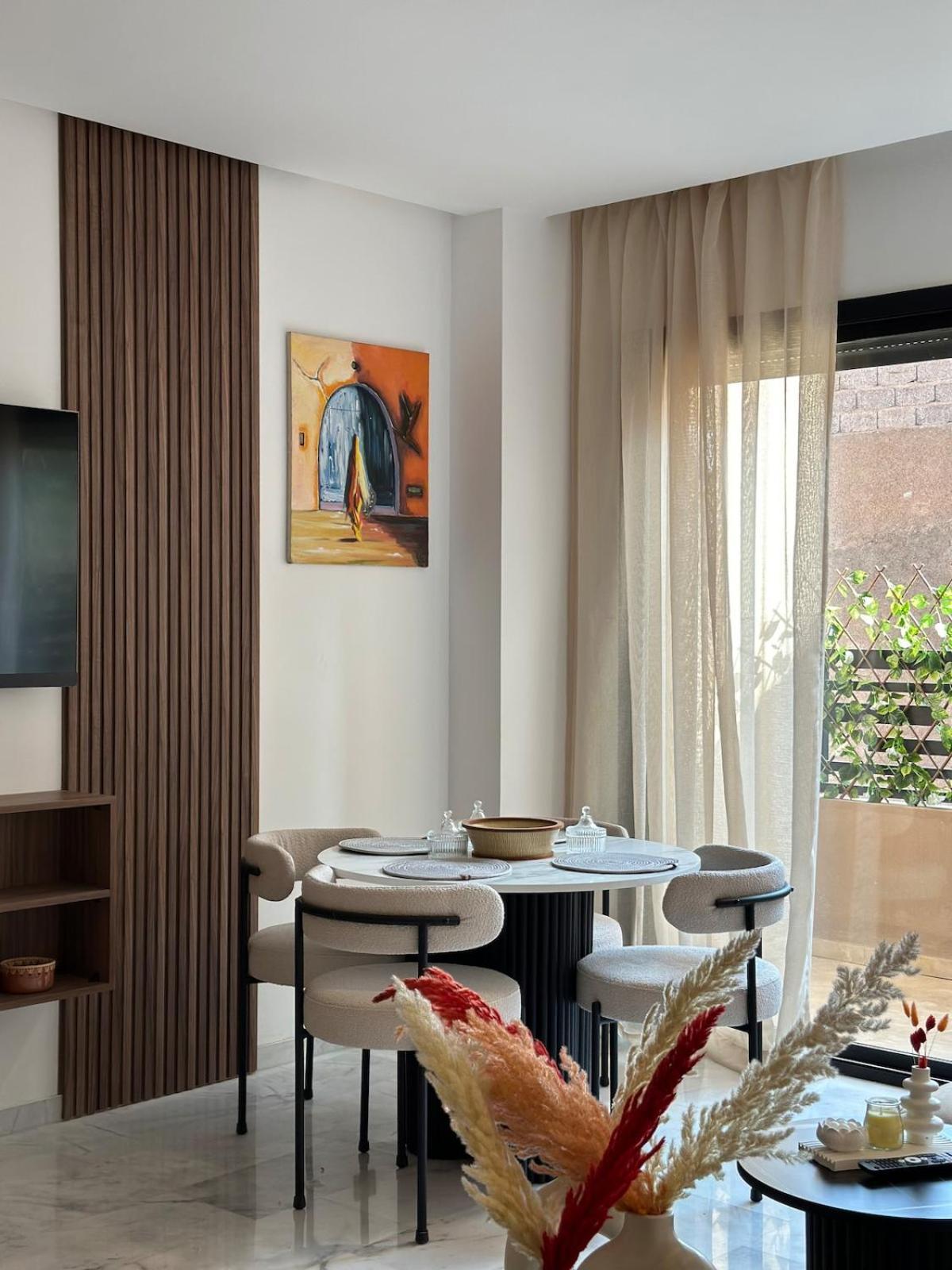 Standing Centre Apartment *