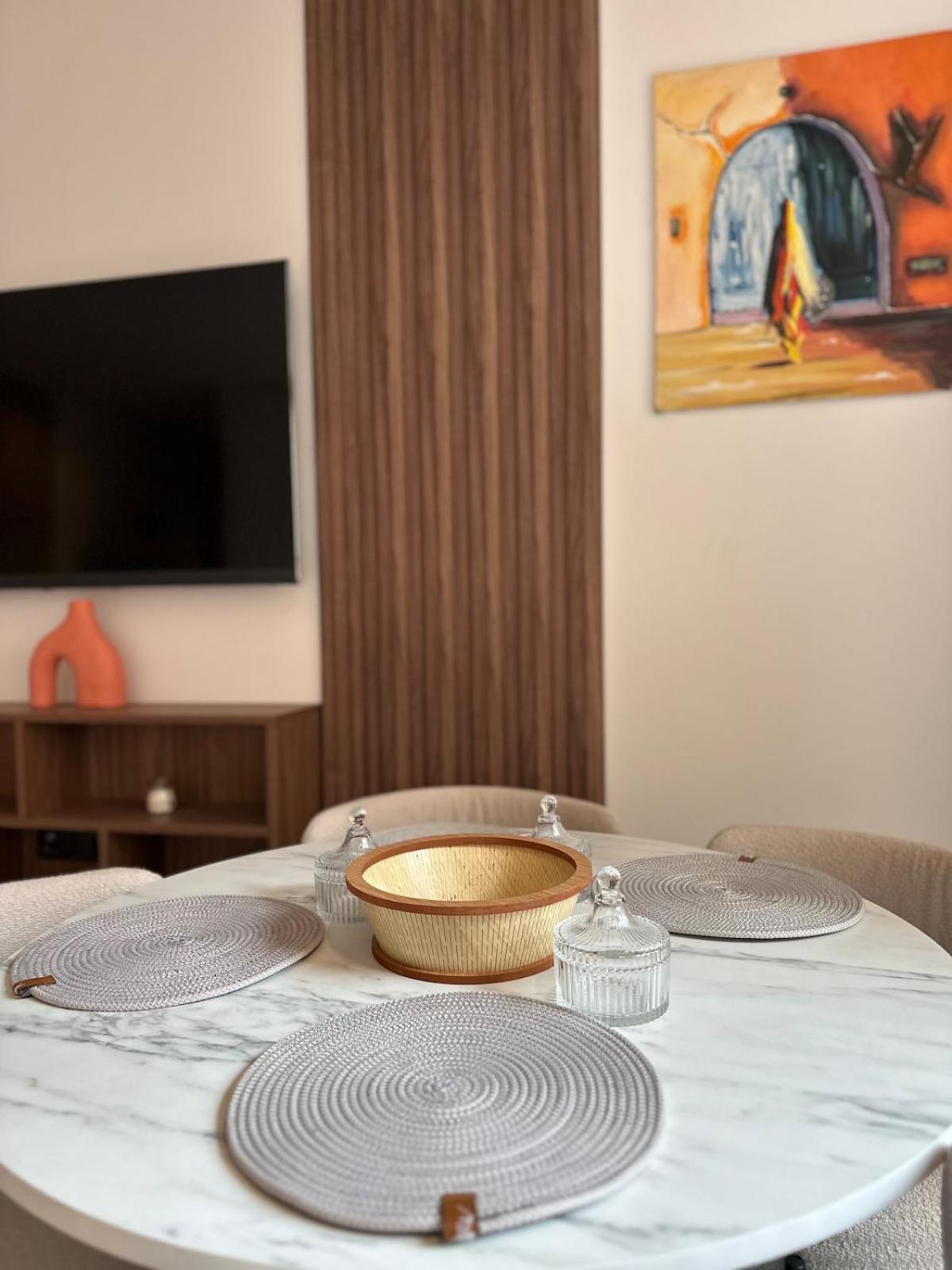 Standing Centre Apartment *