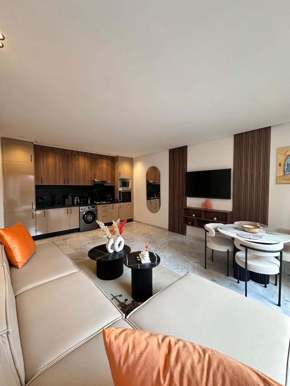 Standing Centre Apartment *