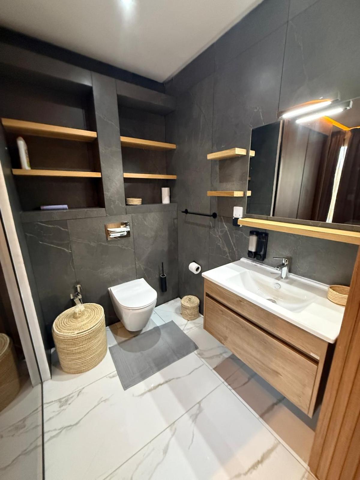 Apartment Gueliz, Wifi Fibre, Parking Gratuit, Centre Marrakech *