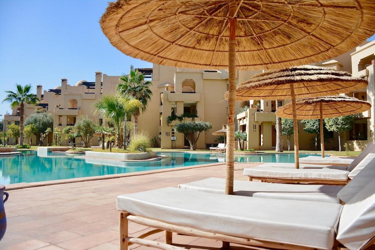 Luxury With Pool Apartment