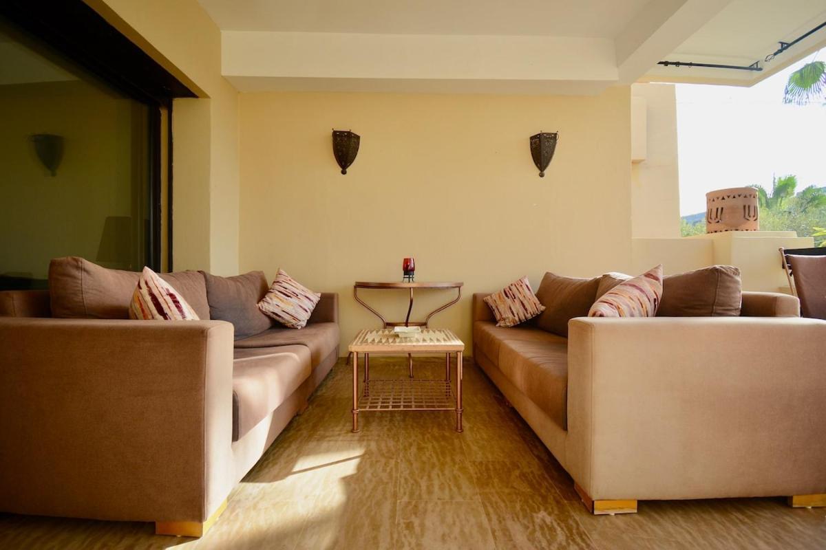 Luxury With Pool Apartment *