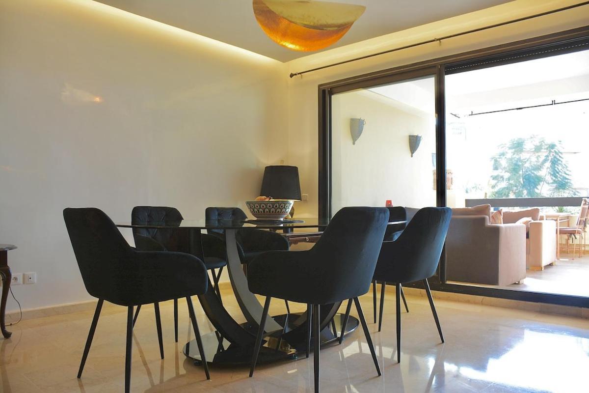 Luxury With Pool Apartment