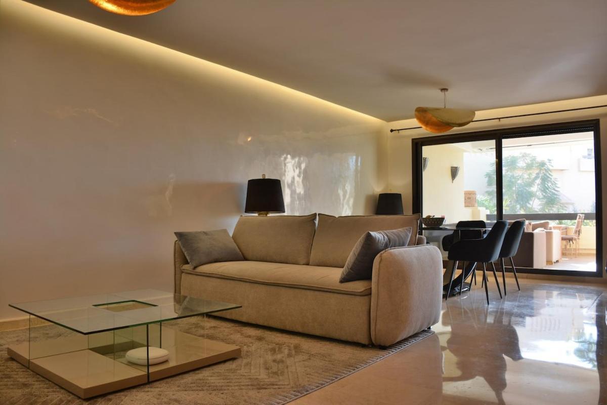 Luxury With Pool Apartment *
