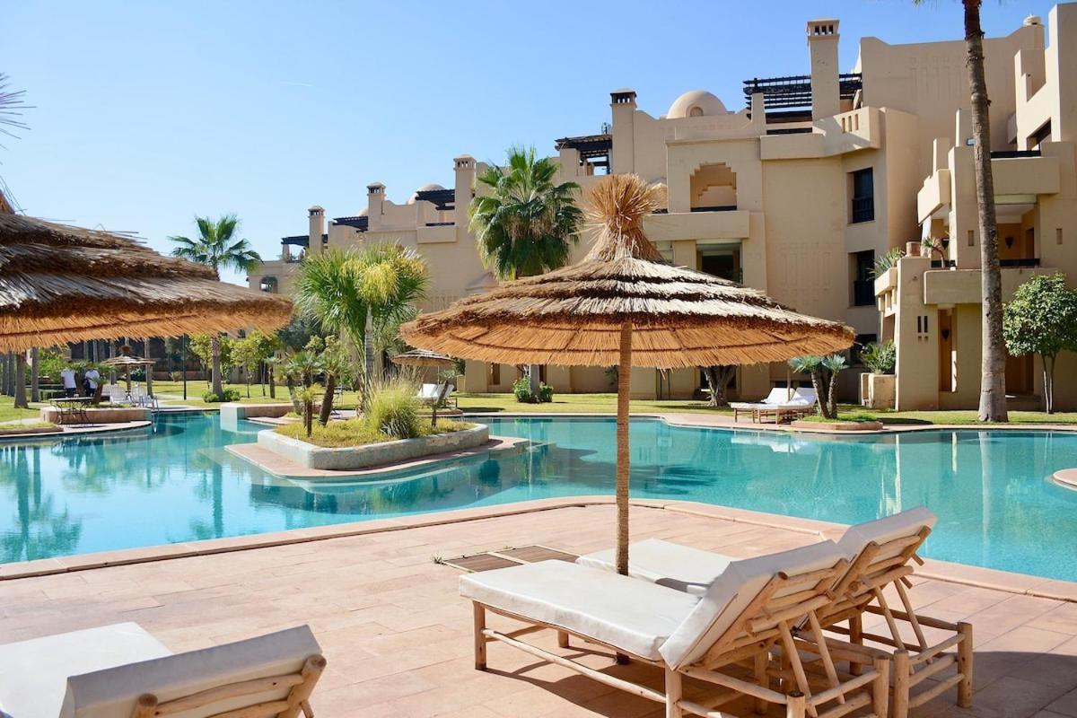 Luxury With Pool Apartment