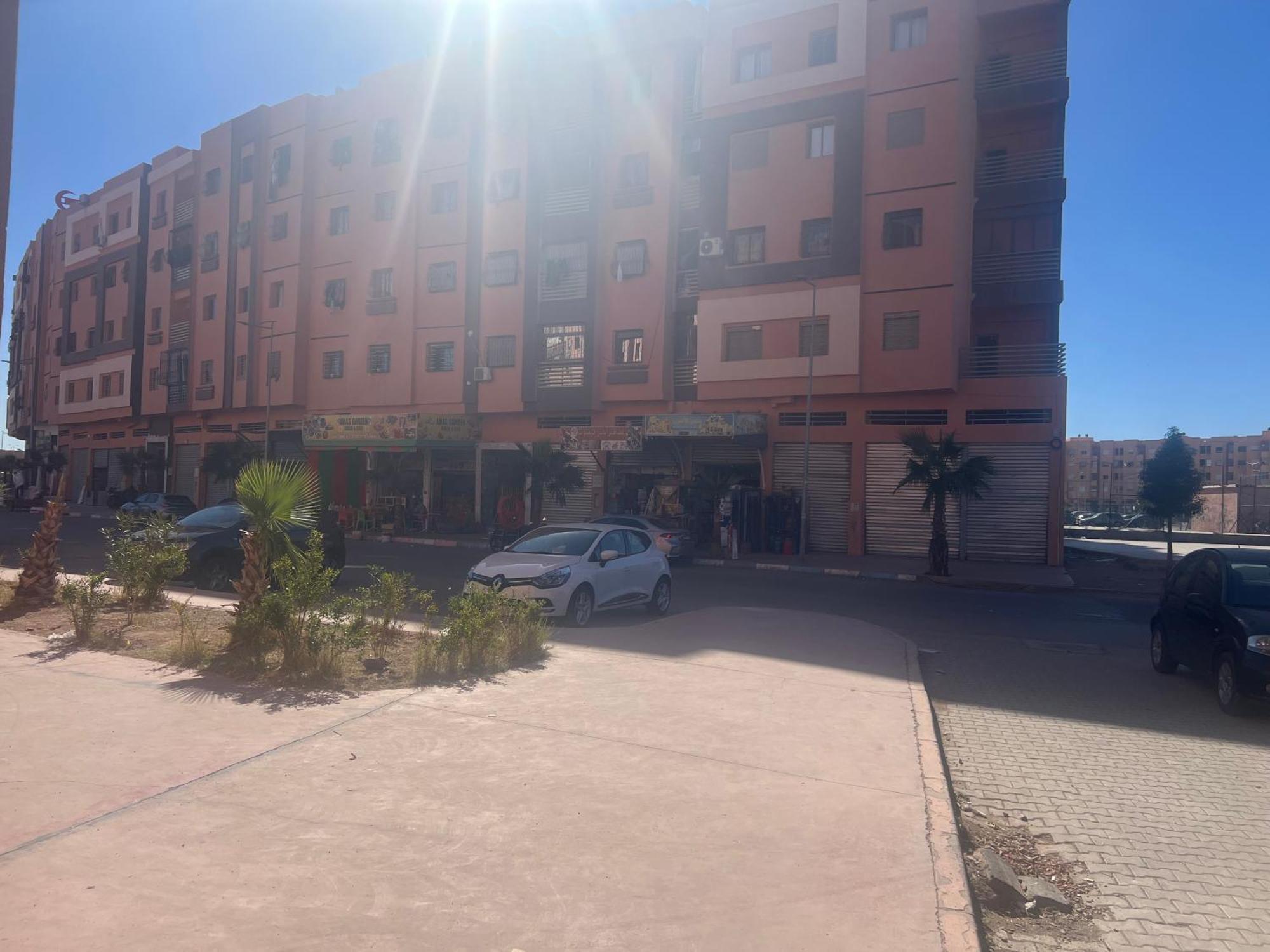 Charming 5 Min Airport Apartment