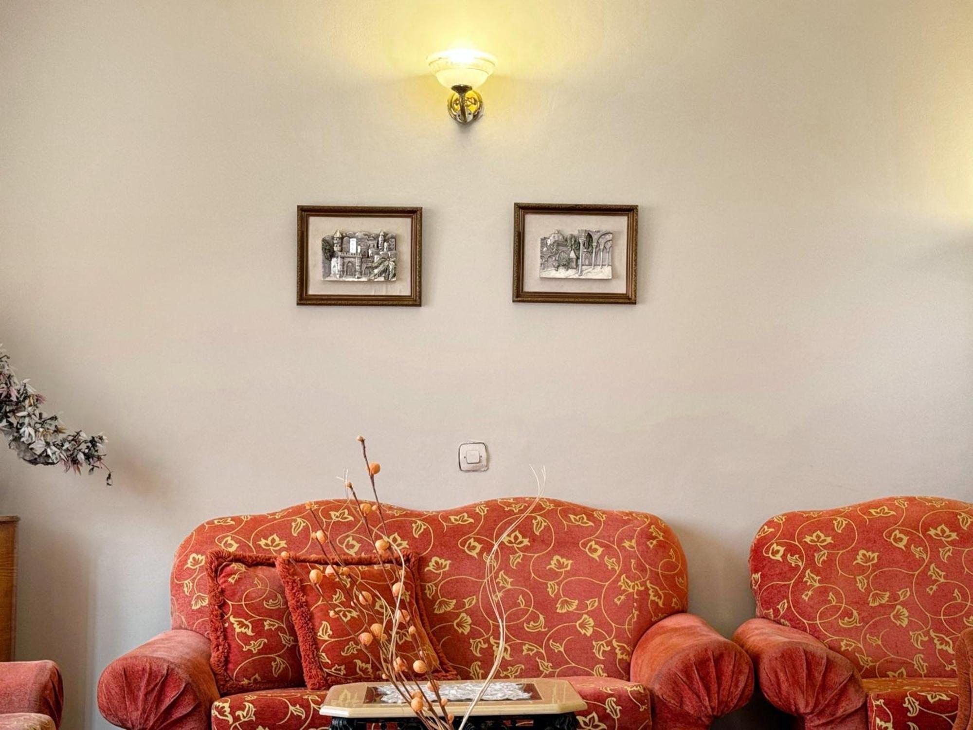 Apartment Oranger Family House Center, Private Large House, Terasse Garden View, Free Parking