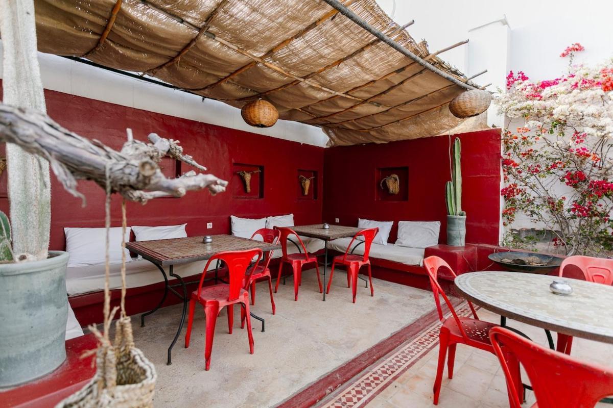 Lou, 5 Bedrooms, Private 12 P, Pool, Hammam Holiday home