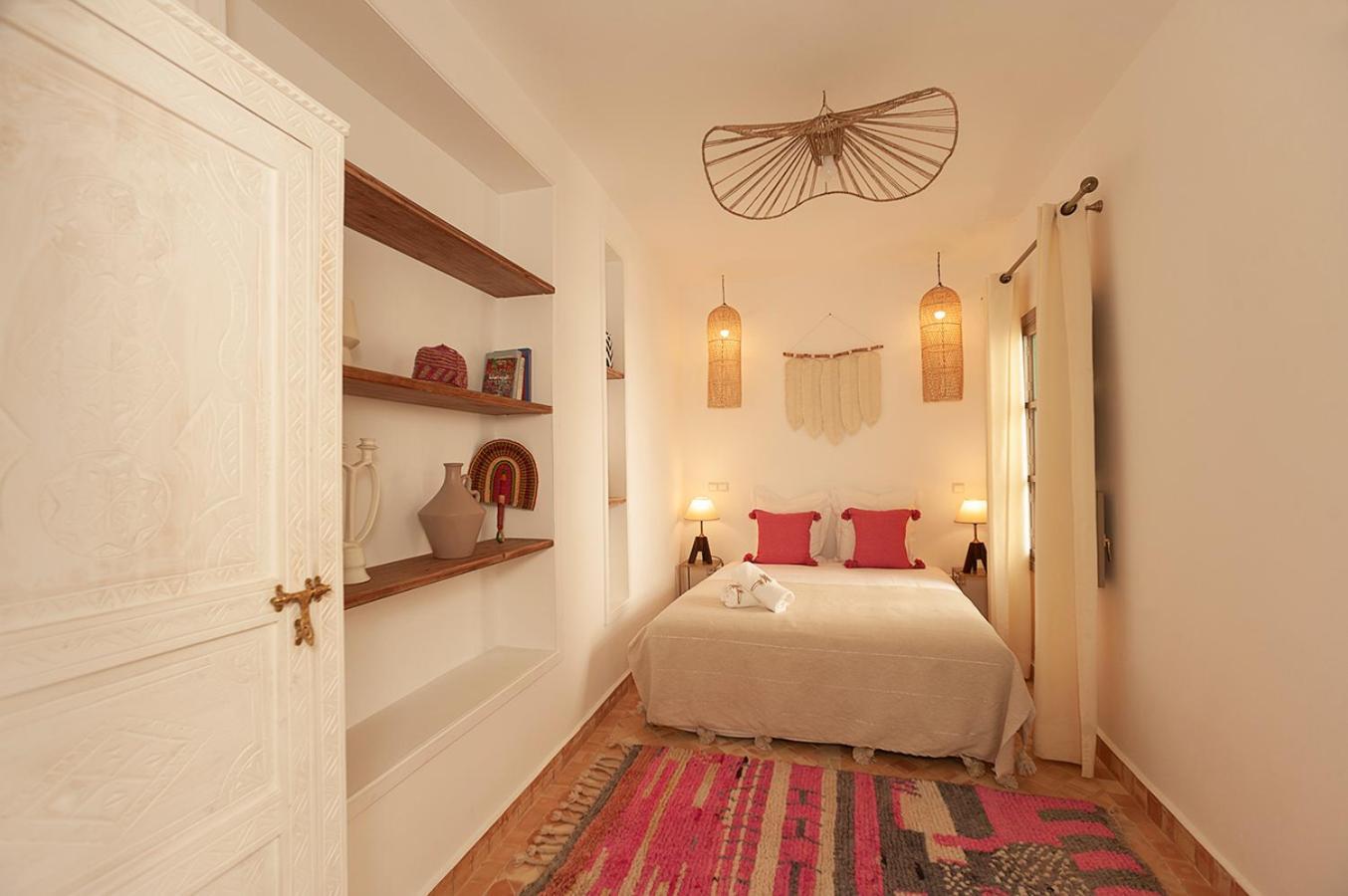 Riad Deva Lina *