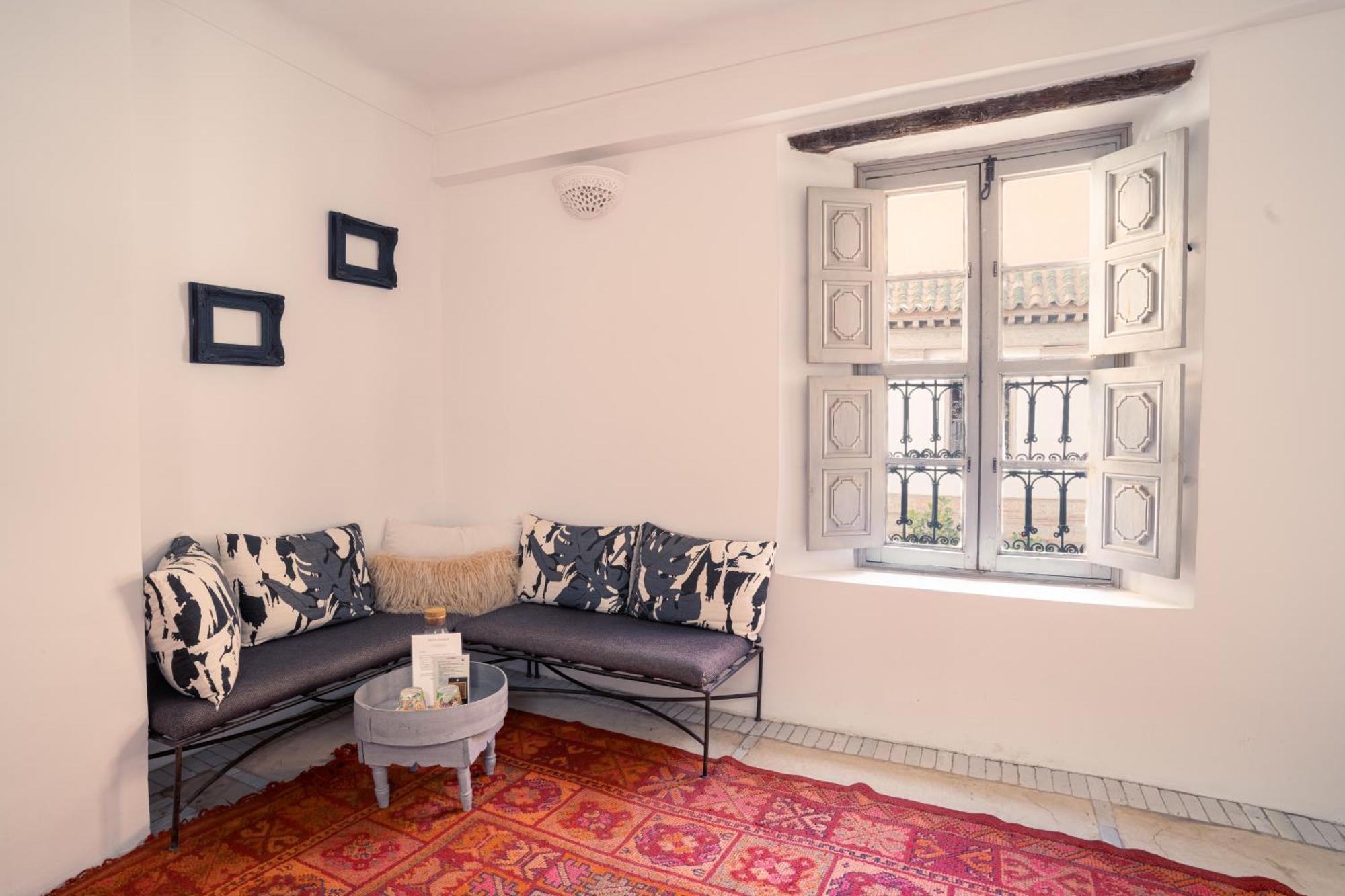 Les Hirondelles Boutique
