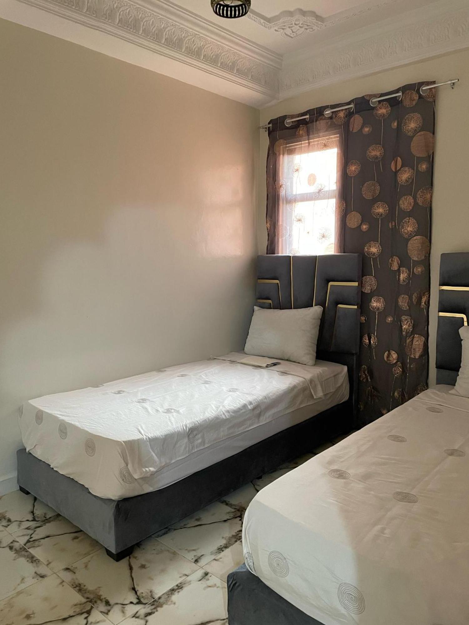 Airport , Perfect For Early & Late Flights Apartment *