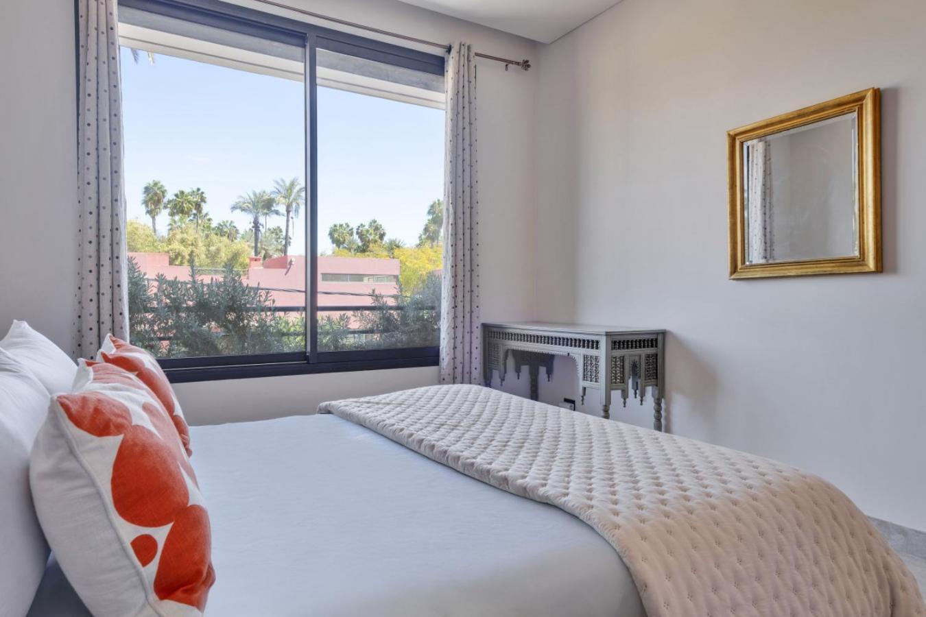 Charming And Stylish In Majorelle Peaceful *