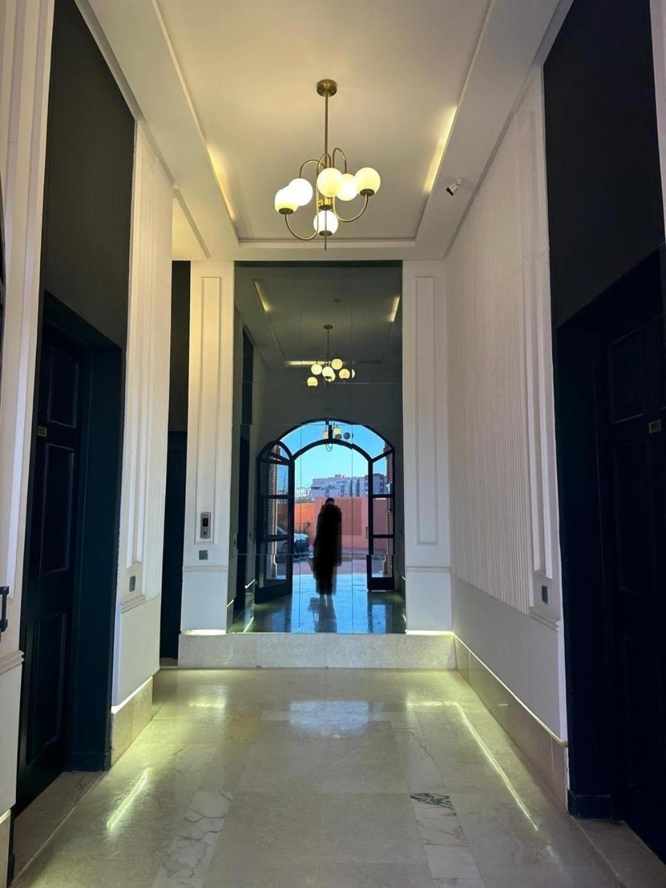 Luxury And Free Parking Apartment