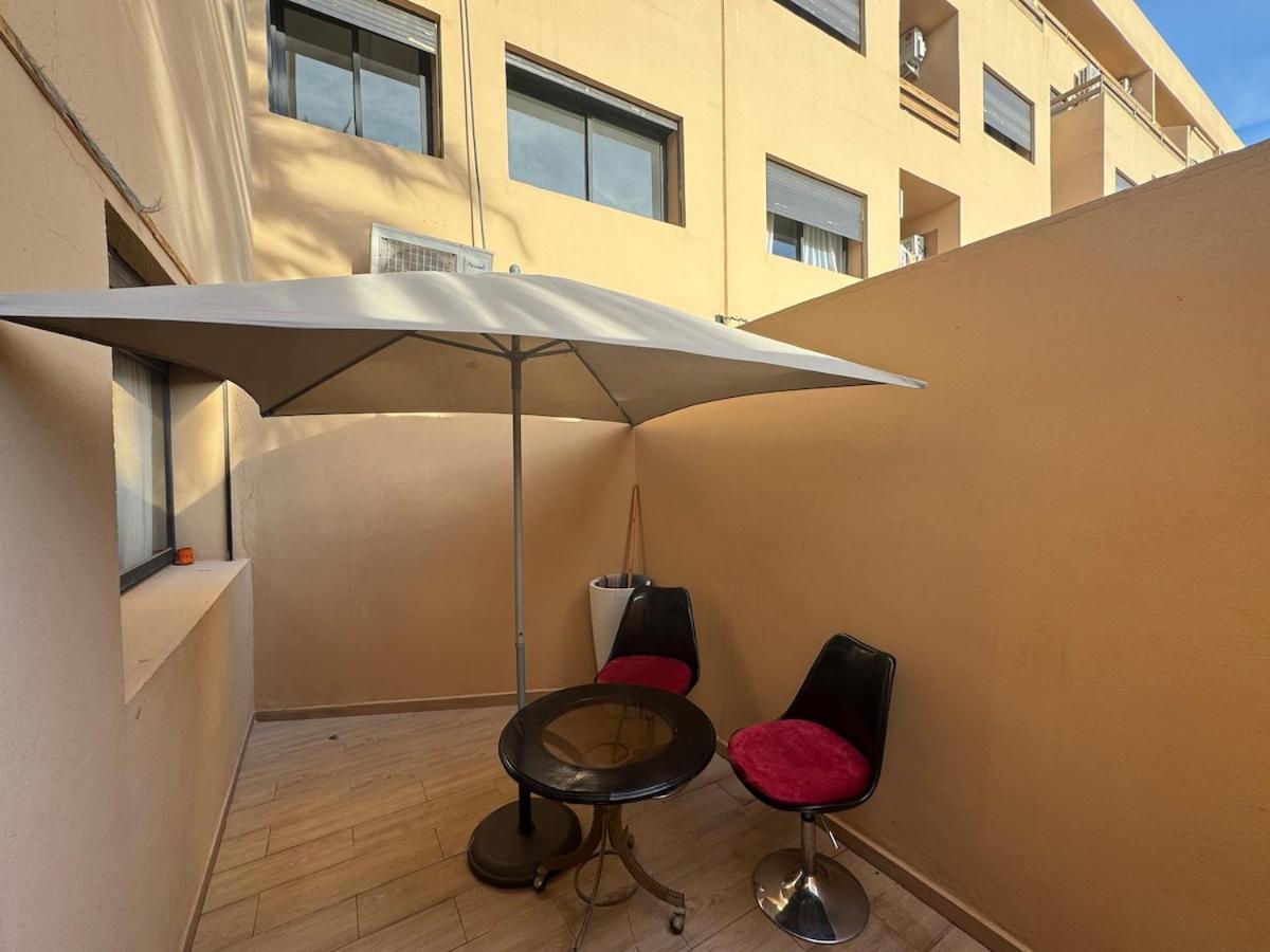 Apartment With Pool In Center
