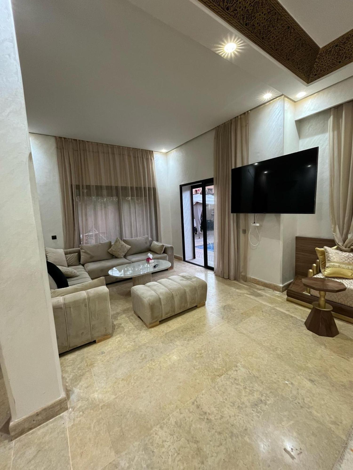 Villa, Jardin & Piscine Homestay *