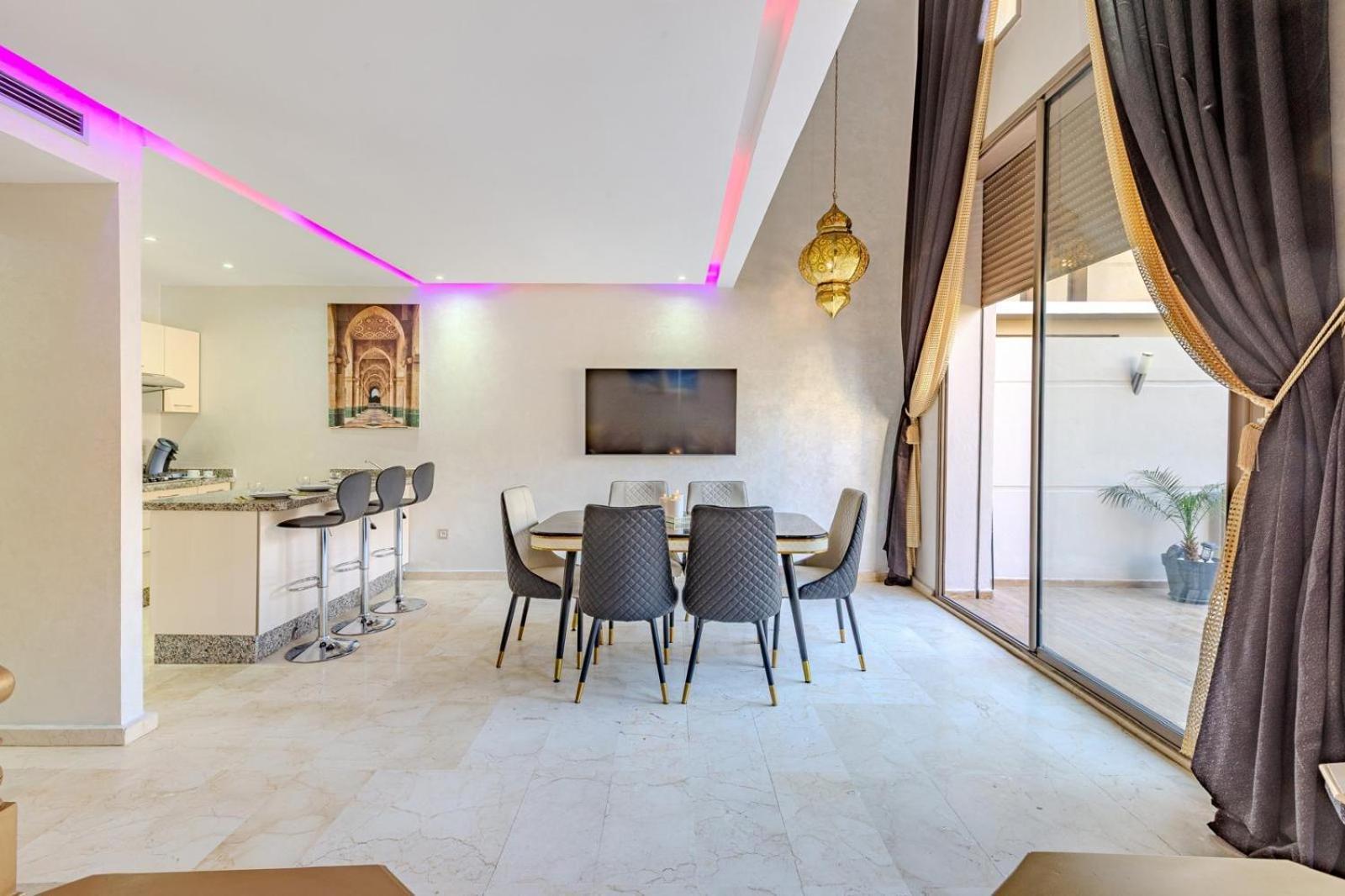 Royal Deluxe Gold - Marrakech, Luxe Pool View Apartment