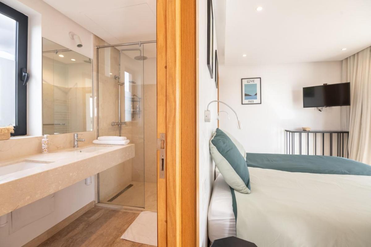 Luxury 5-suite With Heated Pool, Steam & Games