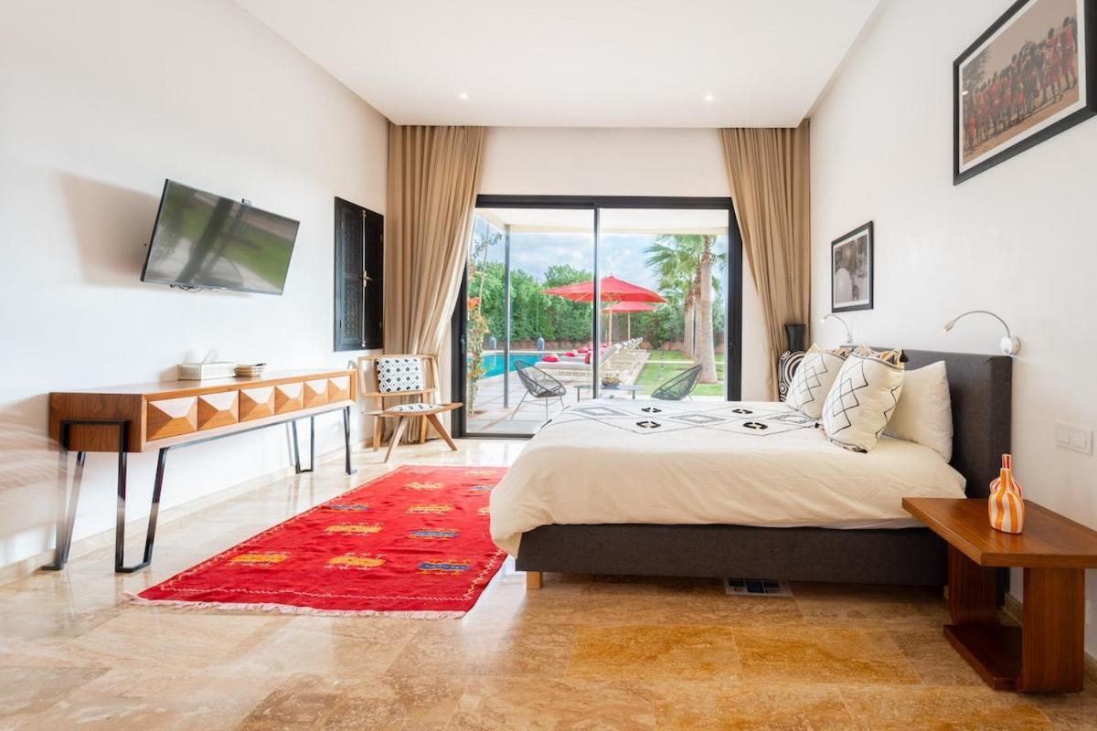 Luxury 5-suite With Heated Pool, Steam & Games