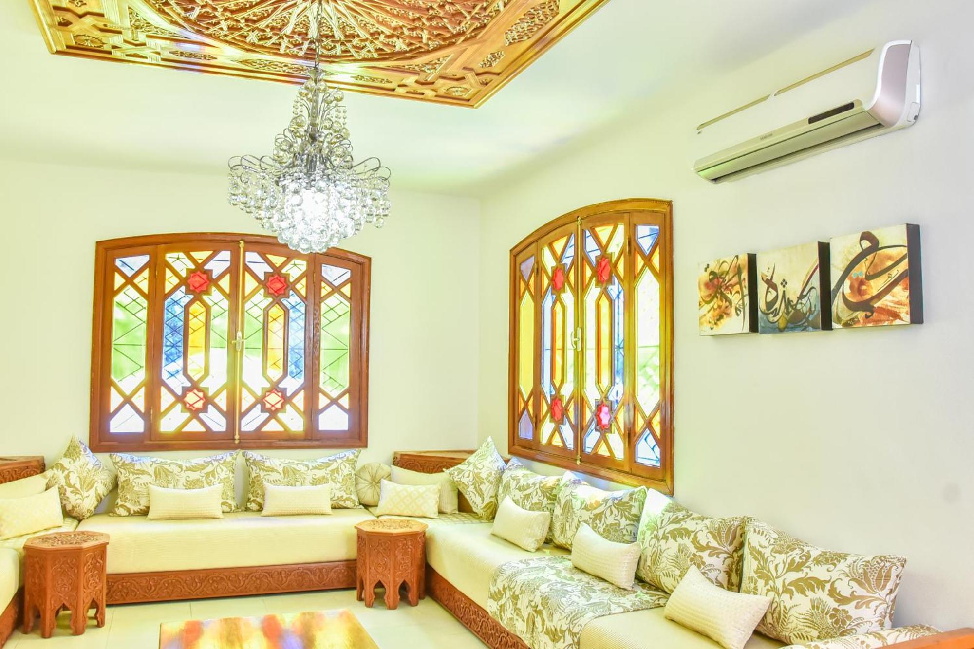 Villa In , Swimming Pool *