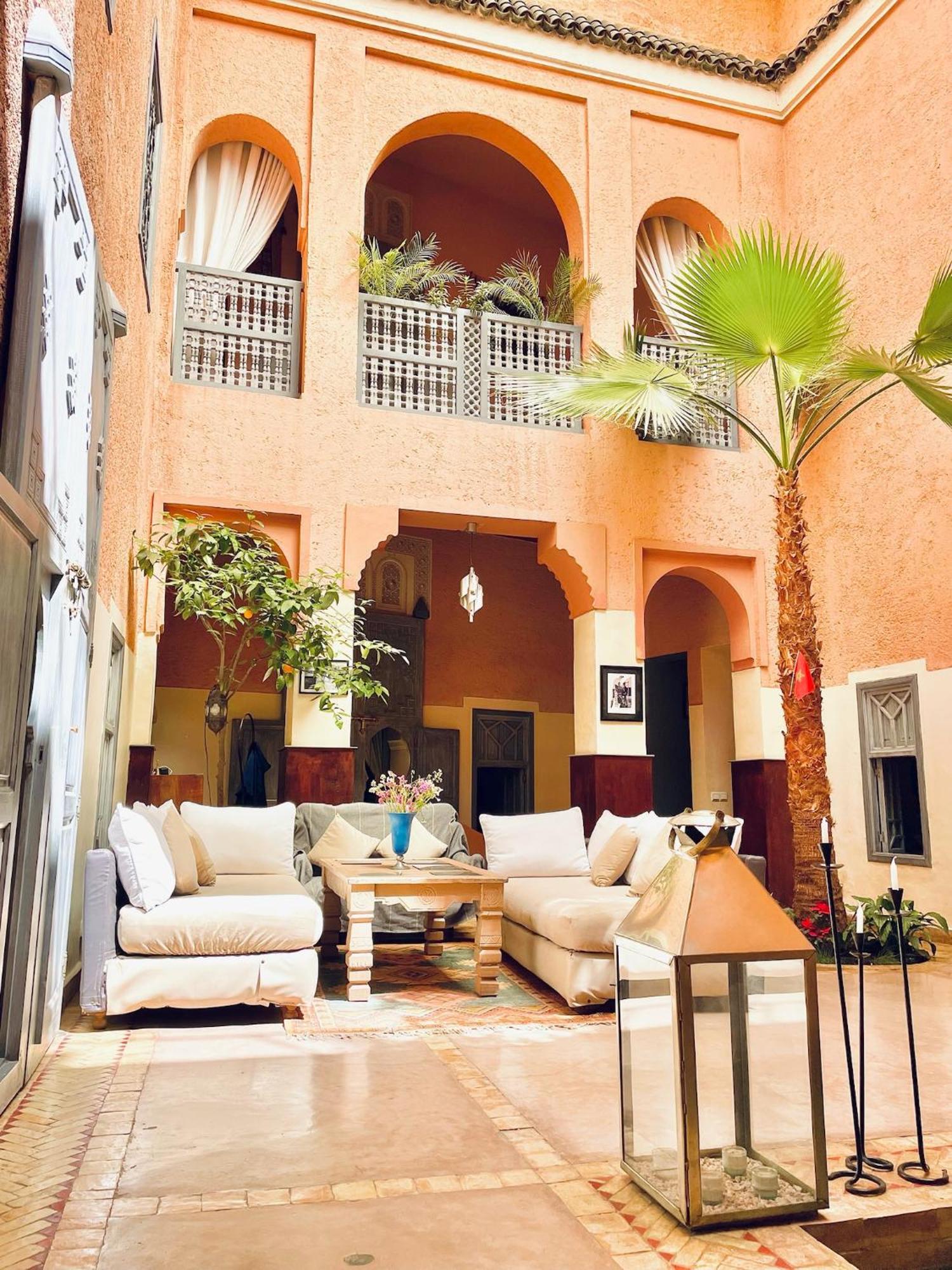 Apartment Exclusive And Stylish 4-bedroom With Plunge Pool