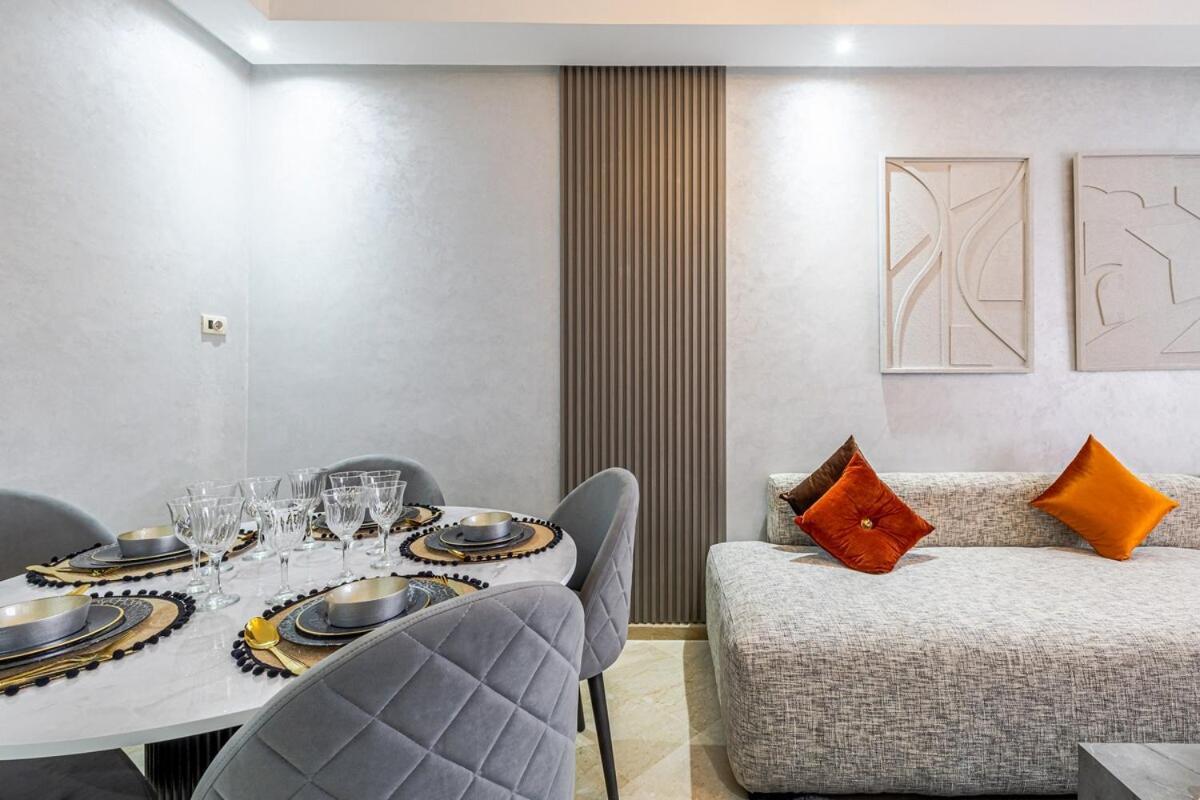 Brand New Appt Citycenter 2br Wifi Free Parking Apartment