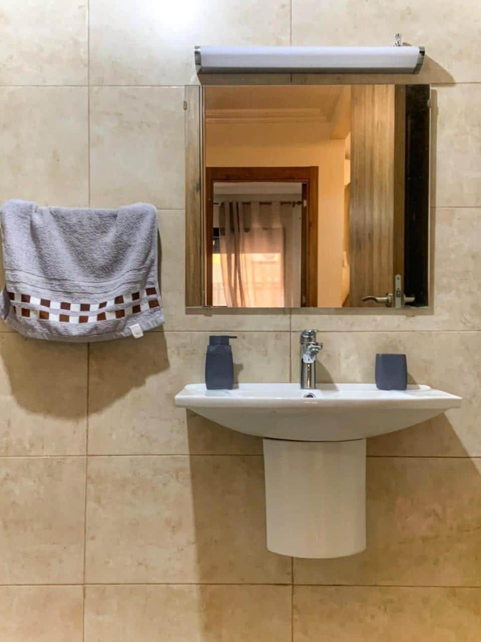 Cozy With Pool Balcony Heart Of Gueliz Appartement Marrakesh
