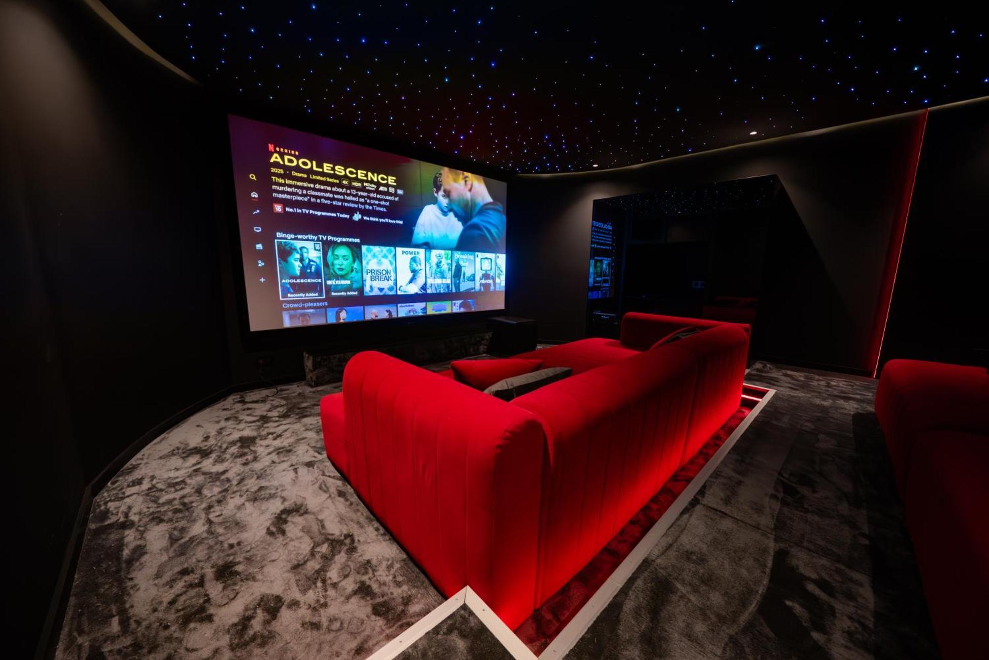 Panda 2 Pool, Jacuzzi & Cinema Villa