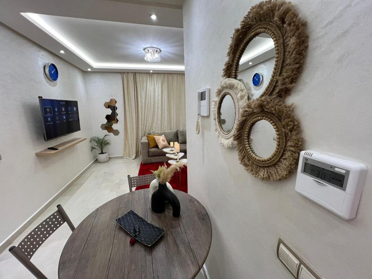 Cozy And Convenient Apartment *