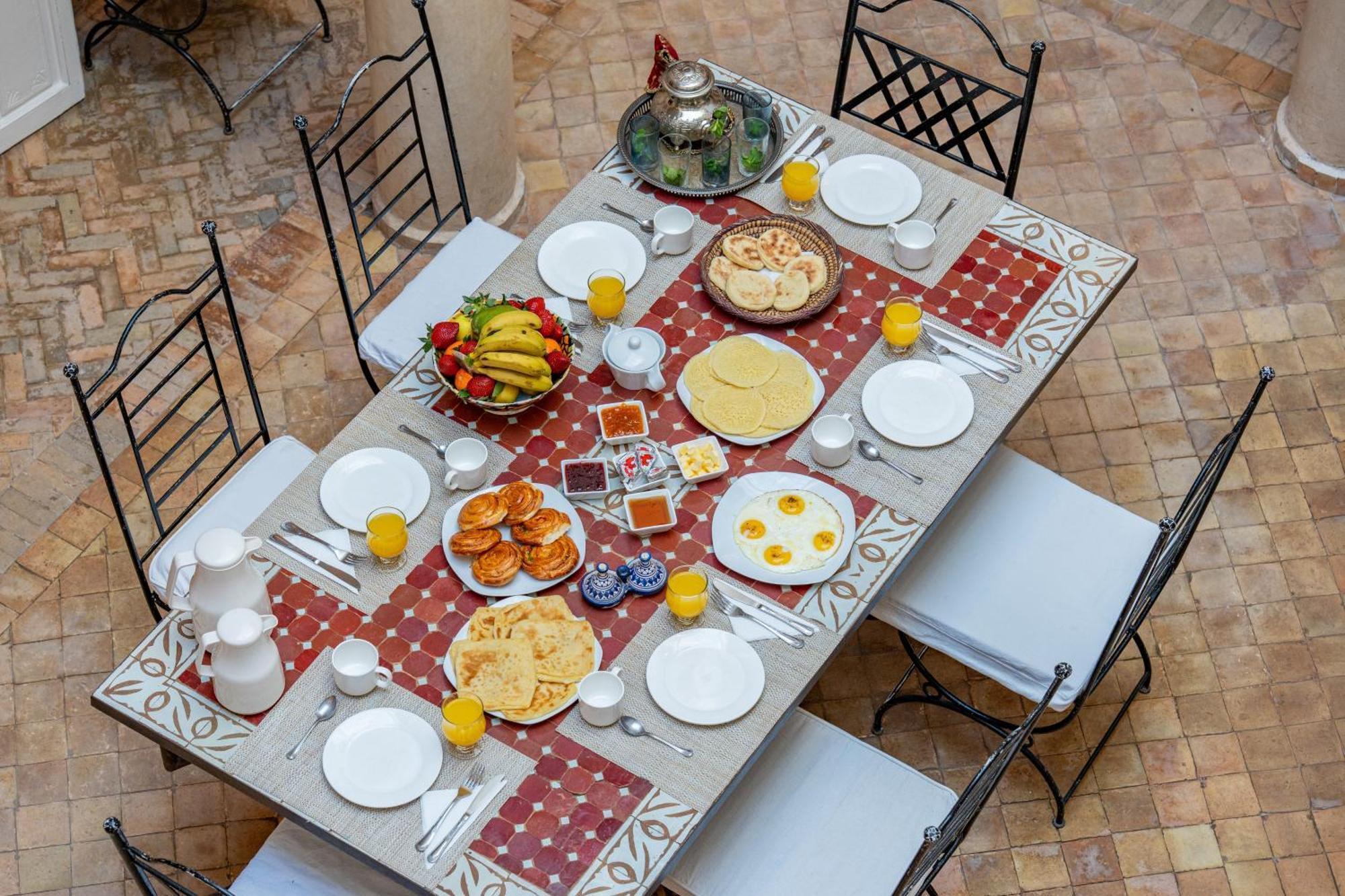 Riad Awinati Location Privatisee ,piscine Chauffee , Beau Rooftop