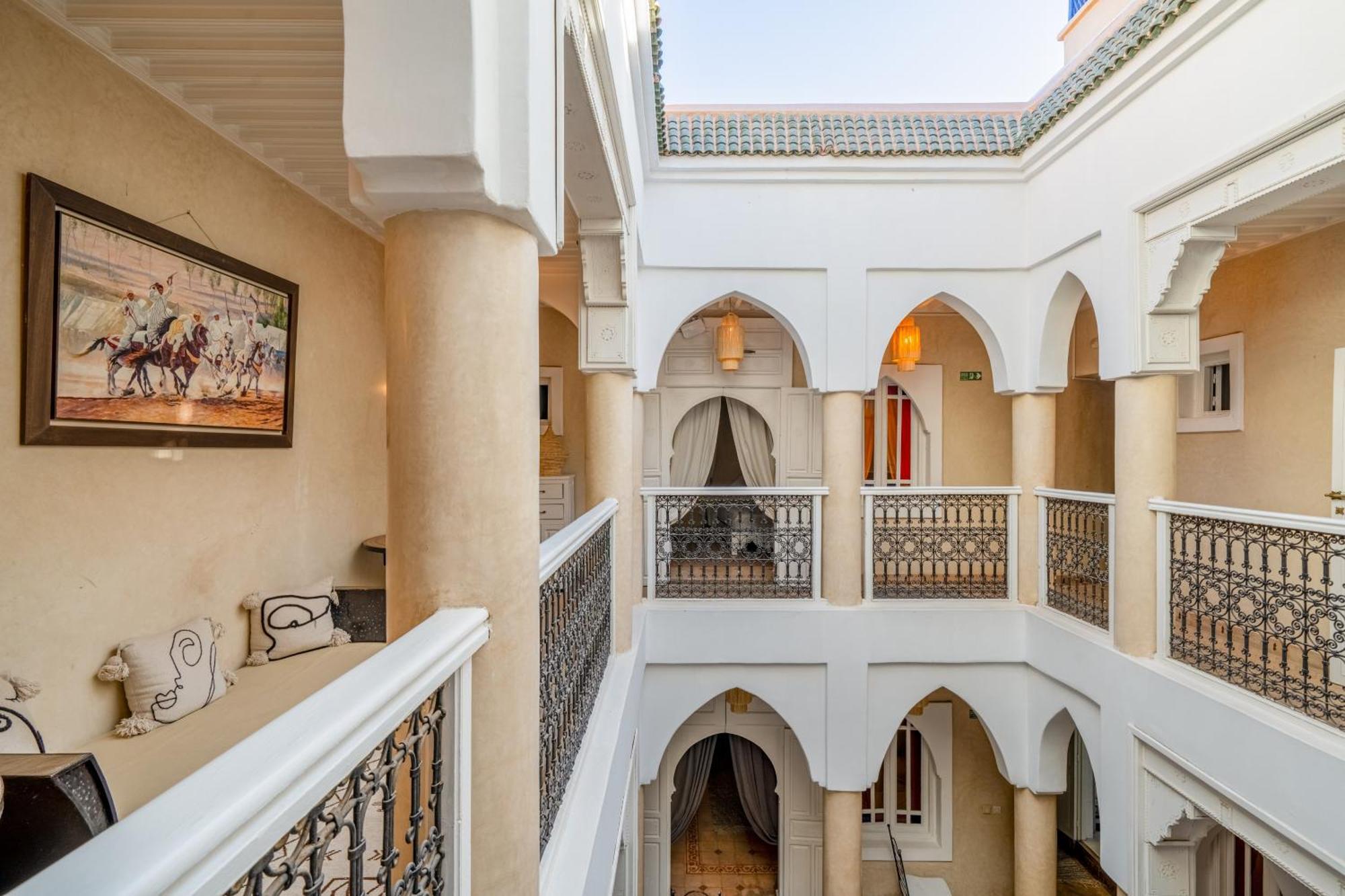 Awinati Location Privatisee ,piscine Chauffee , Beau Rooftop Riad Marraquexe