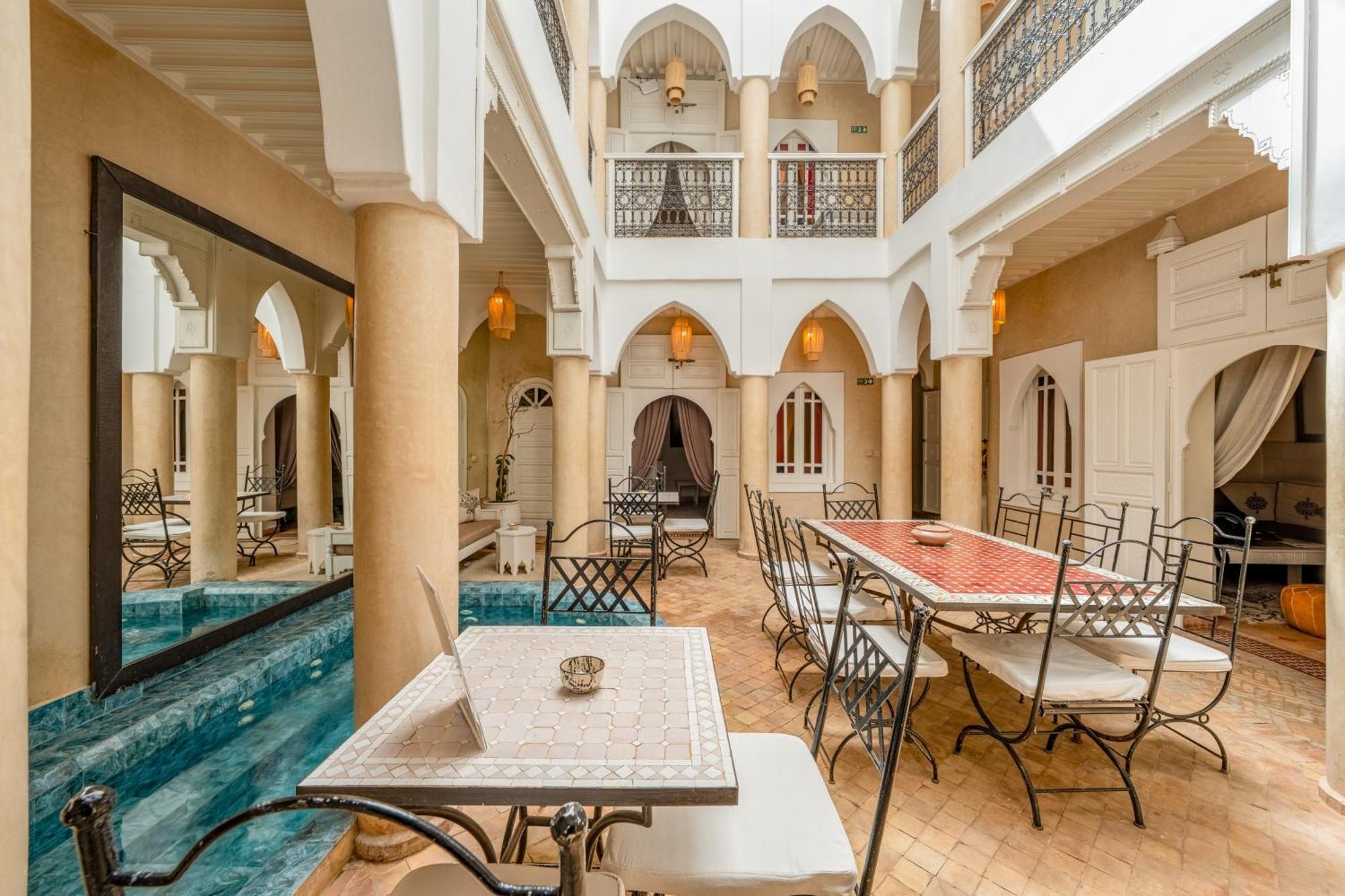Awinati Location Privatisee ,piscine Chauffee , Beau Rooftop Marraquexe