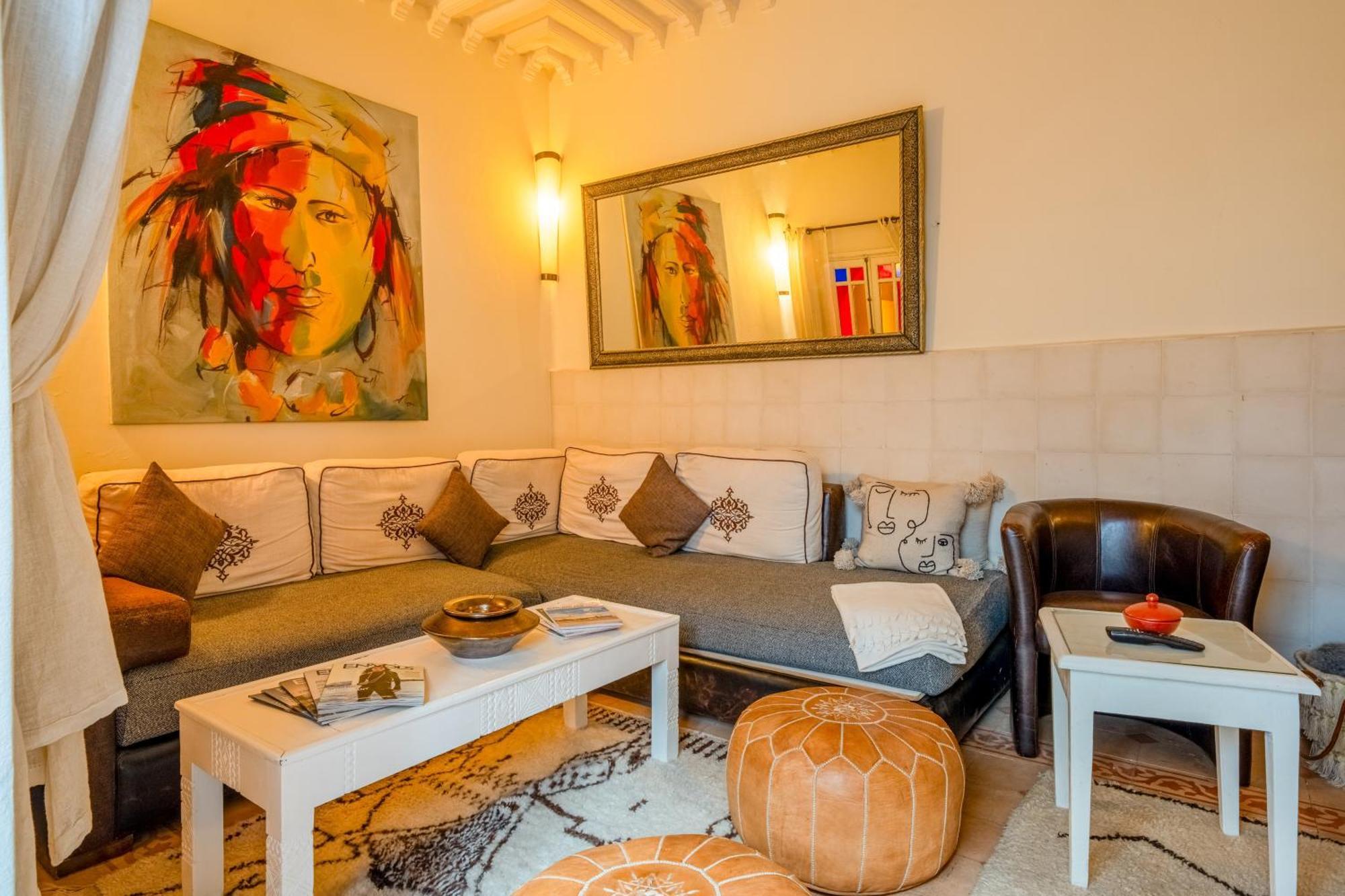 Awinati Location Privatisee ,piscine Chauffee , Beau Rooftop 3* Marraquexe