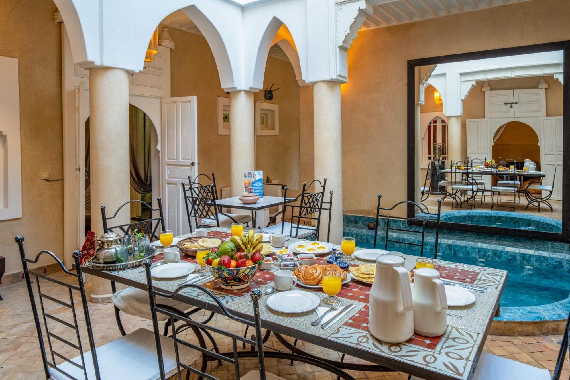 Awinati Location Privatisee ,piscine Chauffee , Beau Rooftop Riad Marraquexe