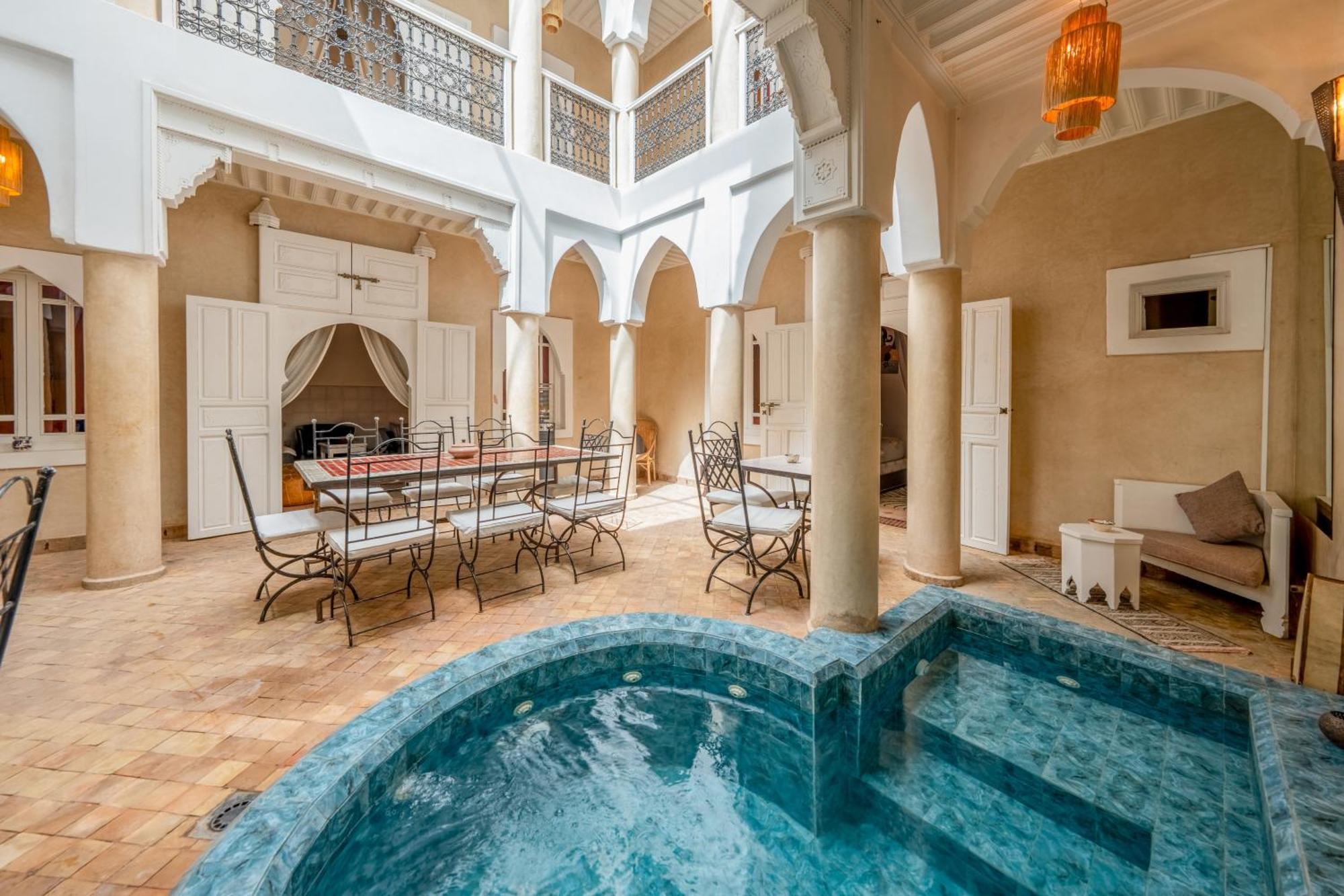 Awinati Location Privatisee ,piscine Chauffee , Beau Rooftop 3* Marraquexe