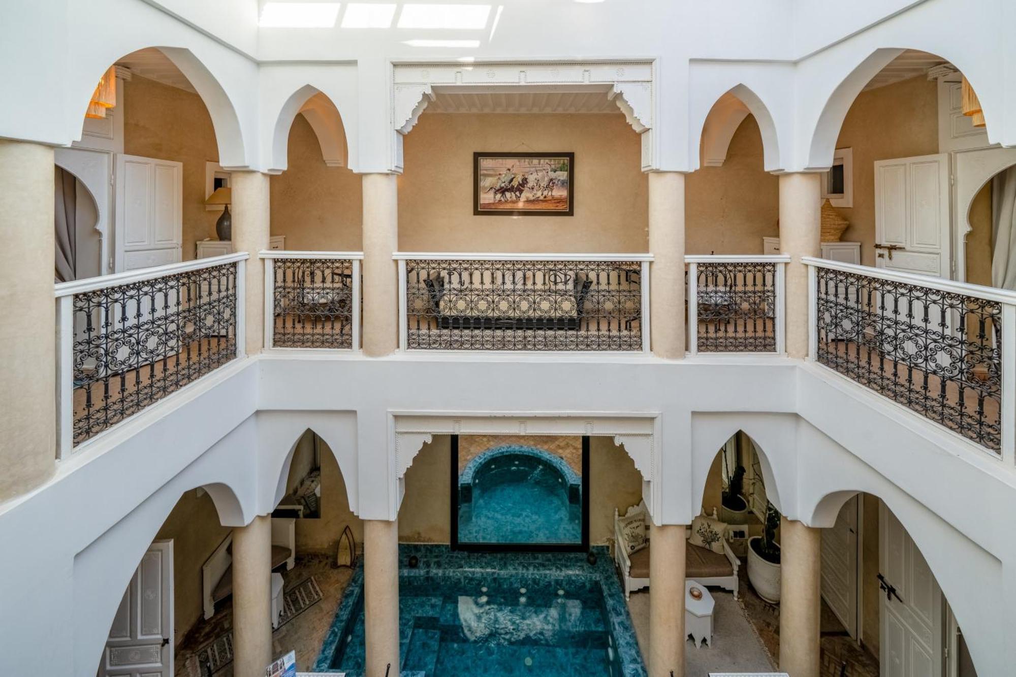 Riad Awinati Location Privatisee ,piscine Chauffee , Beau Rooftop Marraquexe