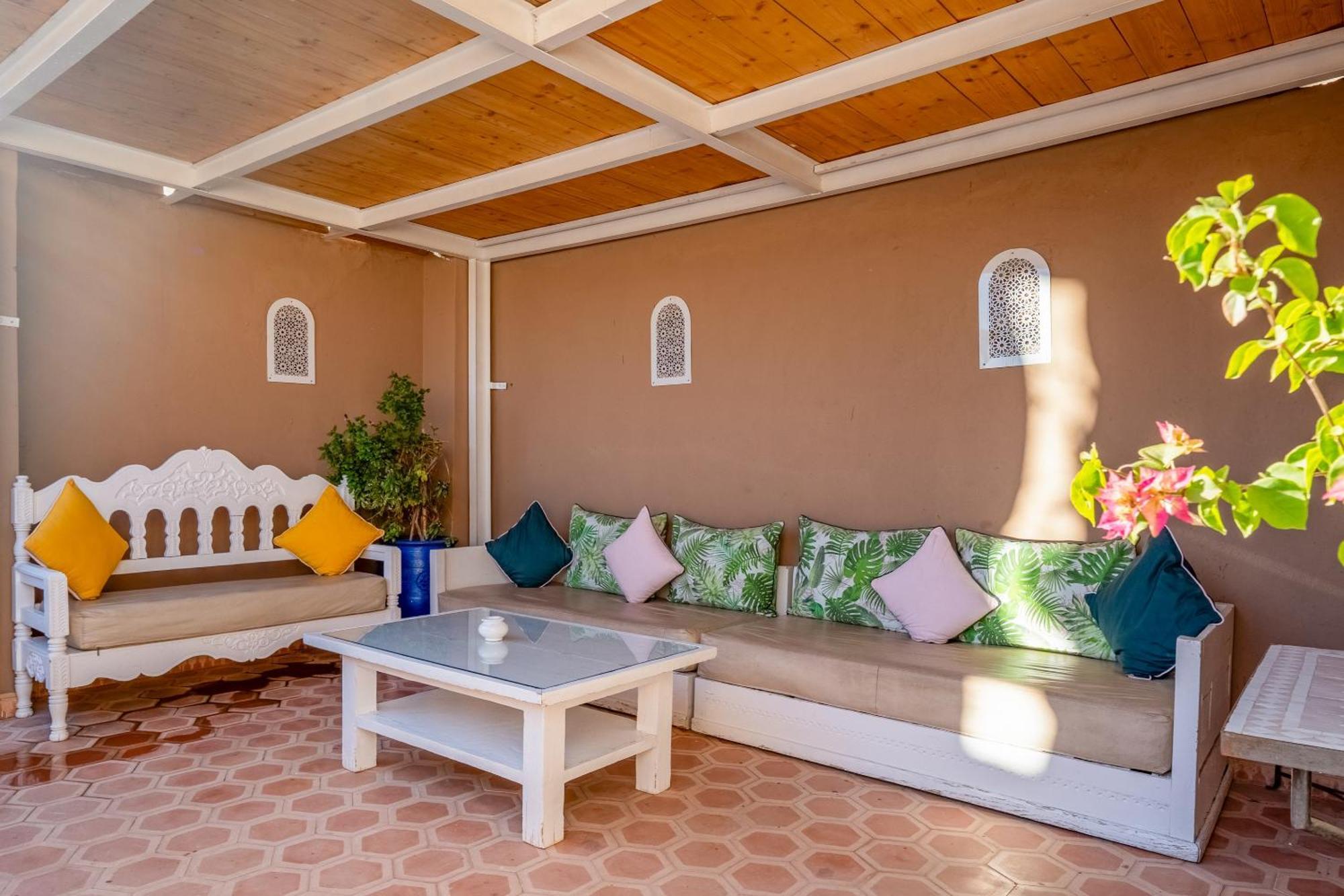 Awinati Location Privatisee ,piscine Chauffee , Beau Rooftop 3* Marraquexe