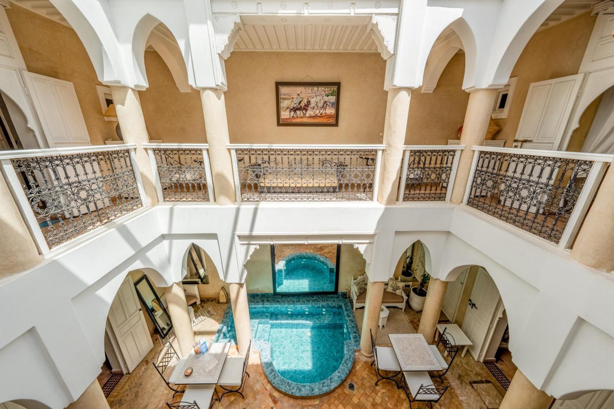 Awinati Location Privatisee ,piscine Chauffee , Beau Rooftop Marraquexe