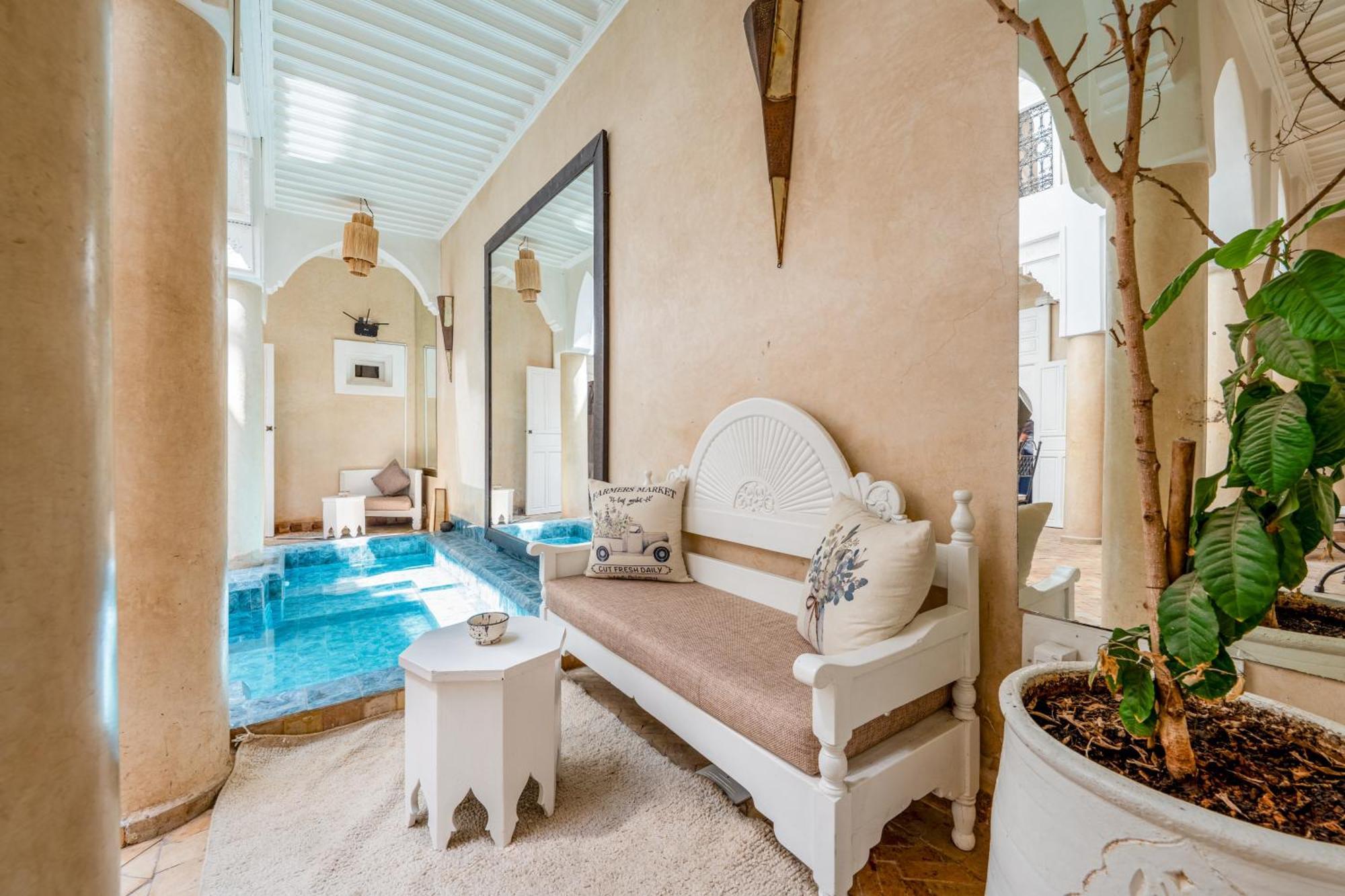Riad Awinati Location Privatisee ,piscine Chauffee , Beau Rooftop Marraquexe