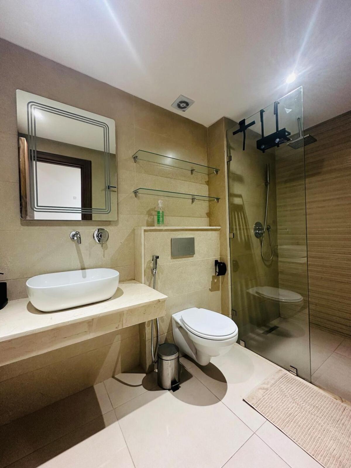 3 Bedroom Apartment *