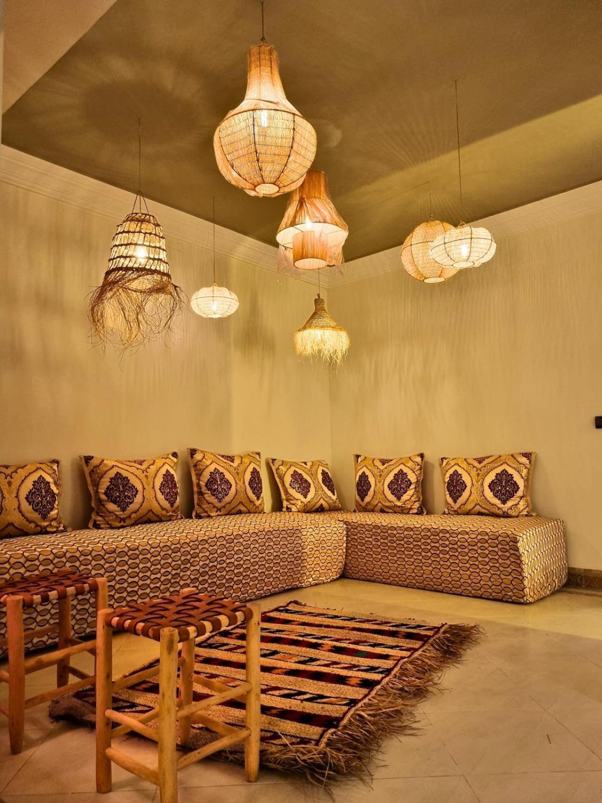 Stylish Duplex 3bedroom 2living In Center