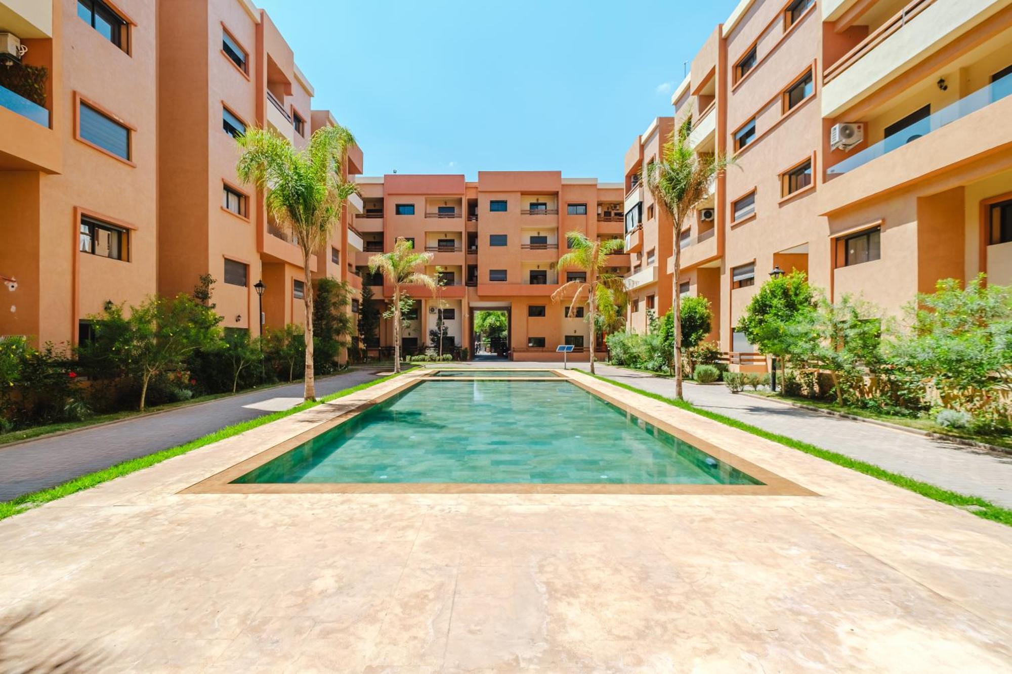 Charming Near M Avenue Pool, Parking Apartment *