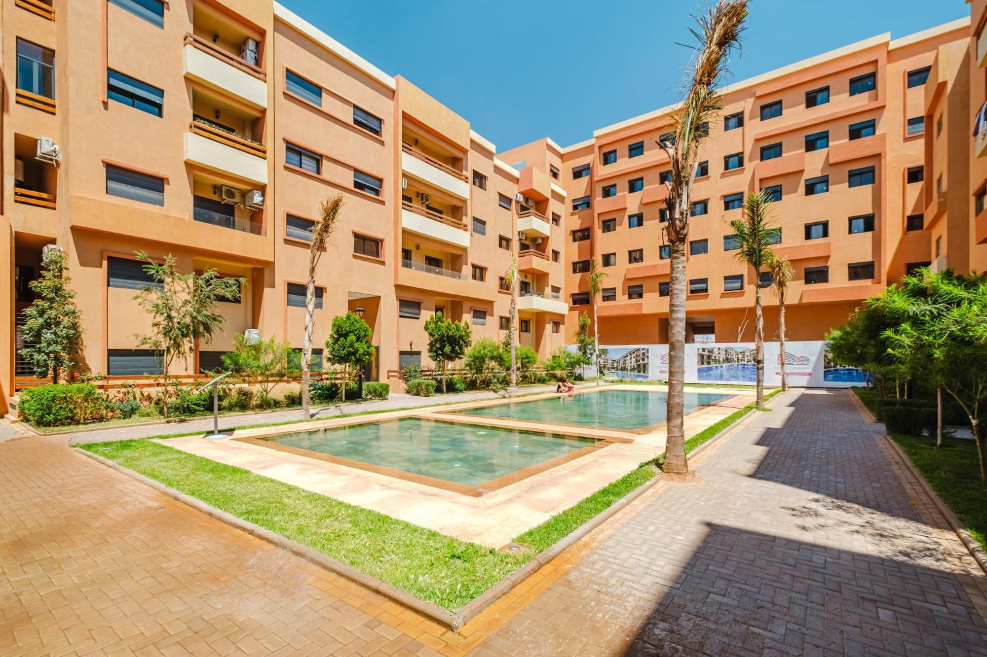 Apartment Charming Near M Avenue Pool, Parking