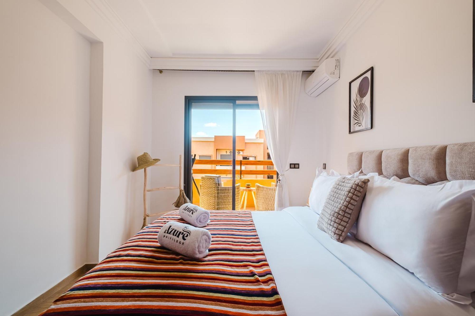 Charming Near M Avenue Pool, Parking Apartment *