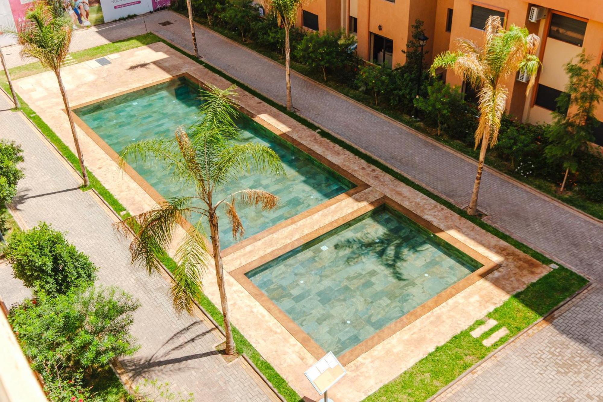 Charming Near M Avenue Pool, Parking