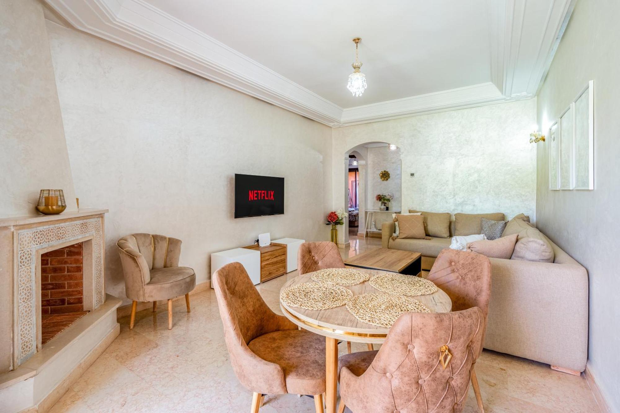Chill On The Oasis Poolside Luxury Apartment *