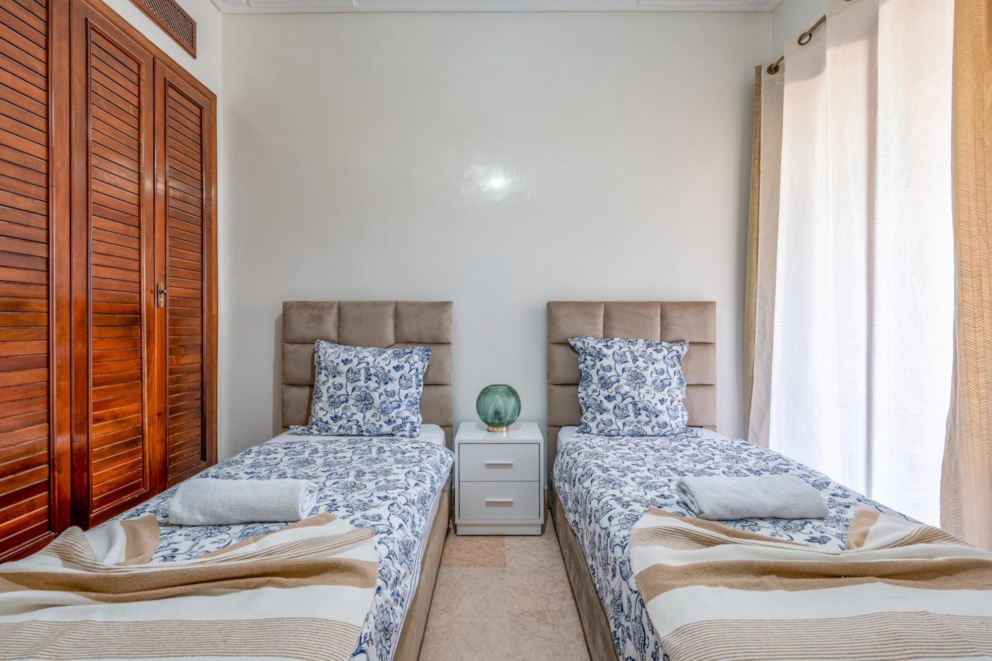 Chill On The Oasis Poolside Luxury Apartment *