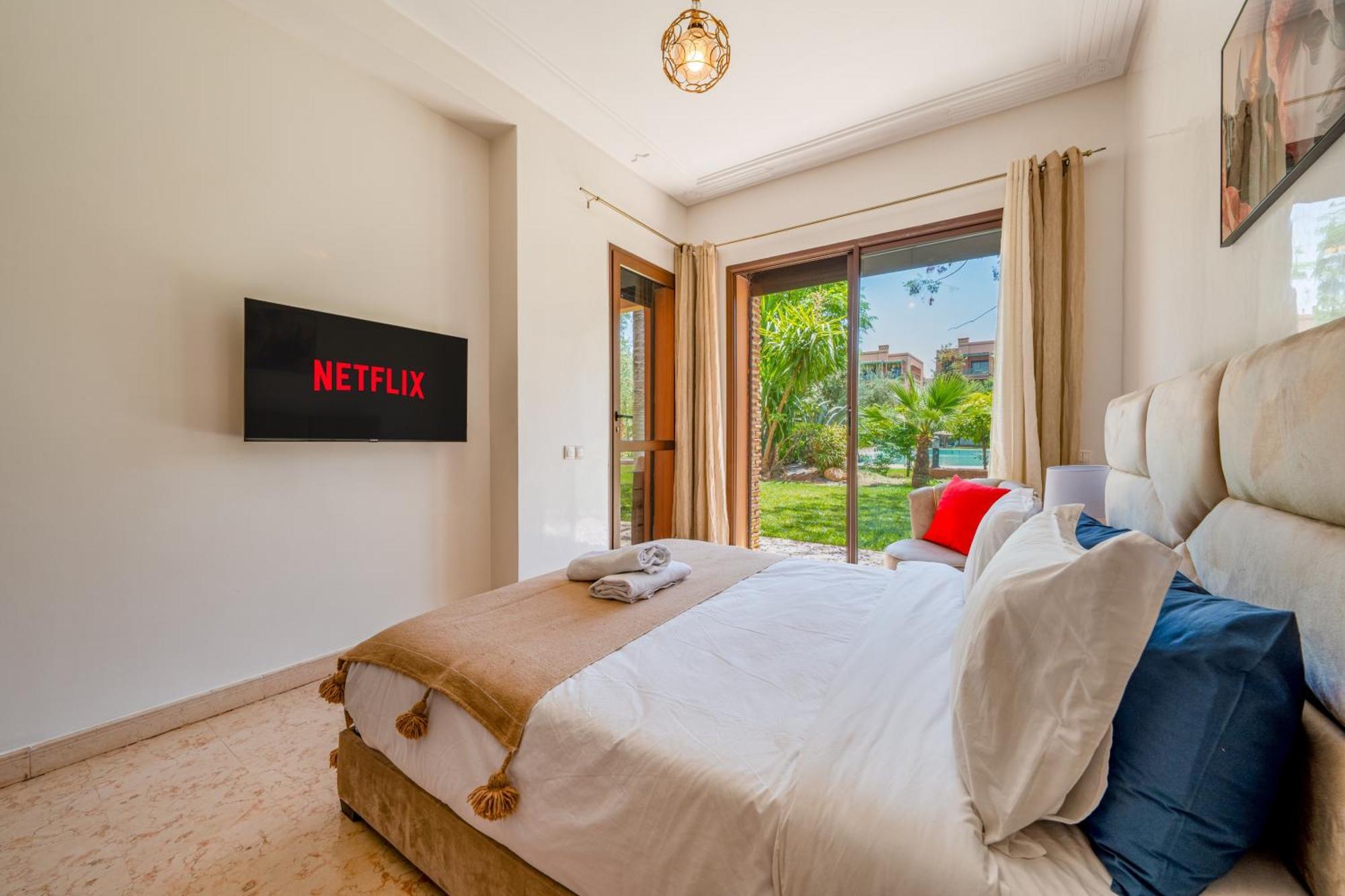 Chill On The Oasis Poolside Luxury Apartment *