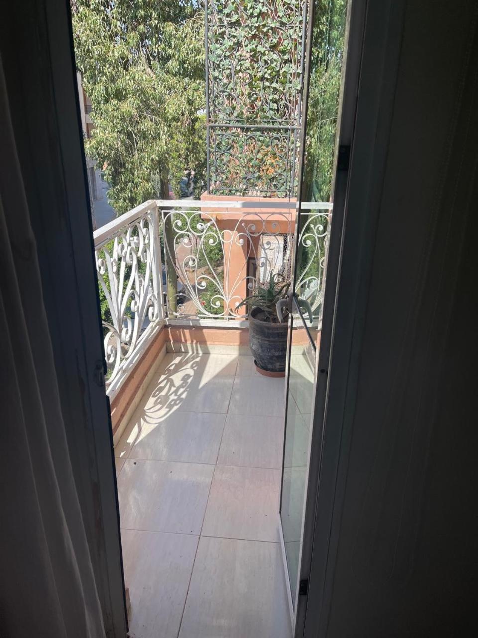 Flair's - Families Only Apartment